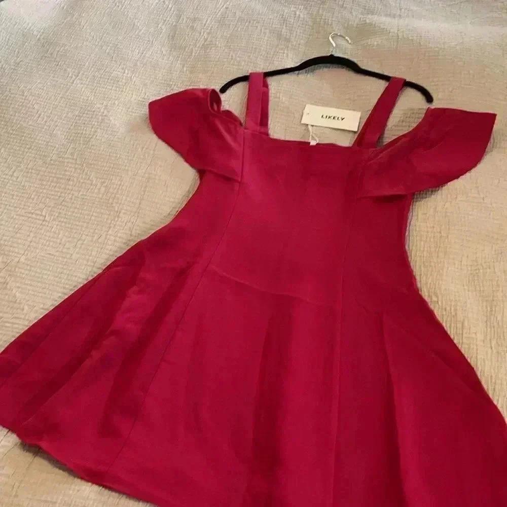 5 for 25$
Likely Bellamy dress. NWT - Picture 3 of 6